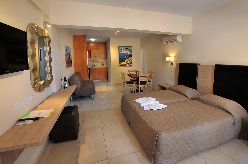Nelia Gardens מלון 4*