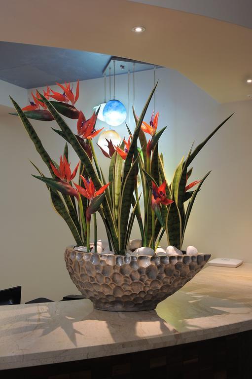 מלון Nelia Gardens 4*
