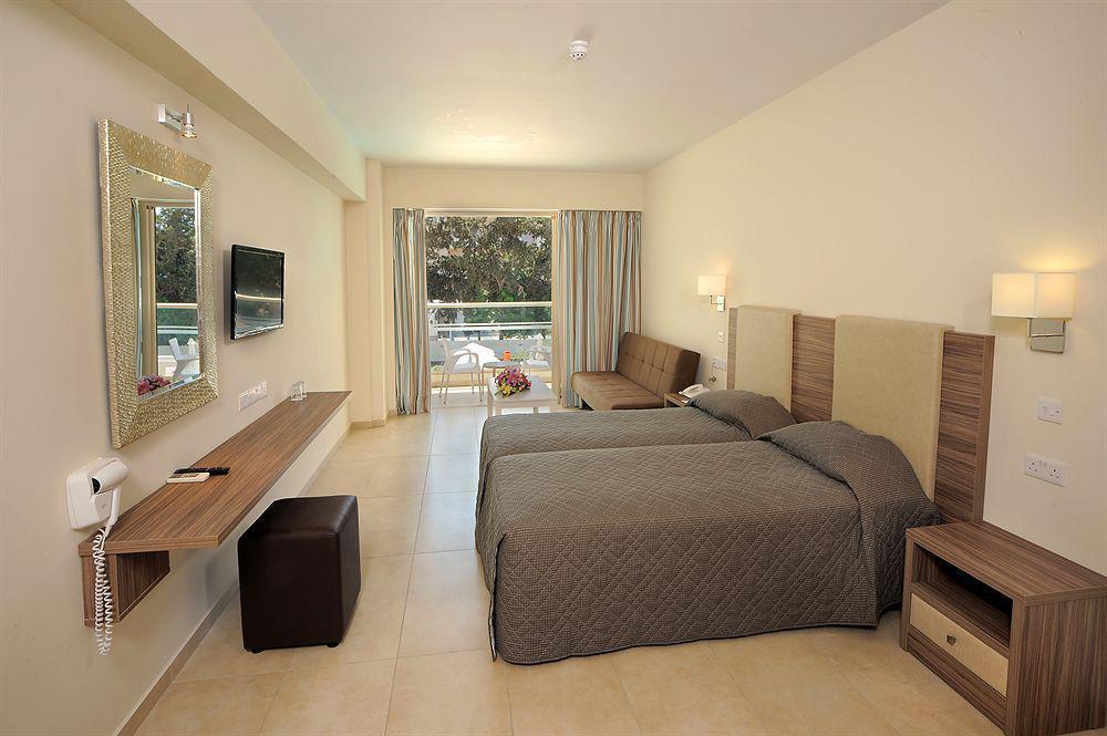 מלון Nelia Gardens איה נאפה