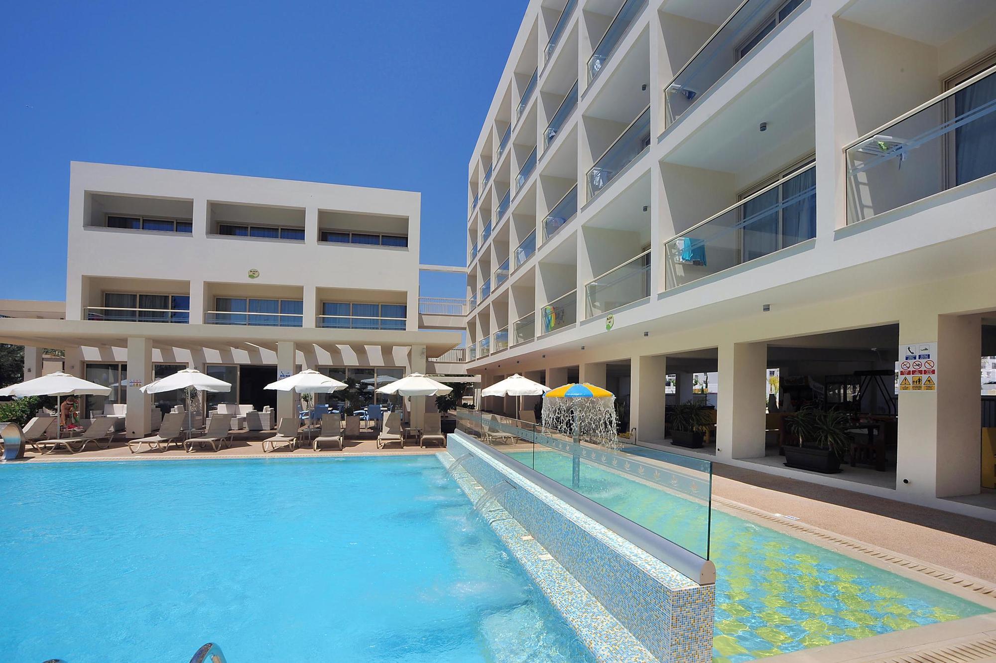 Nelia Gardens איה נאפה