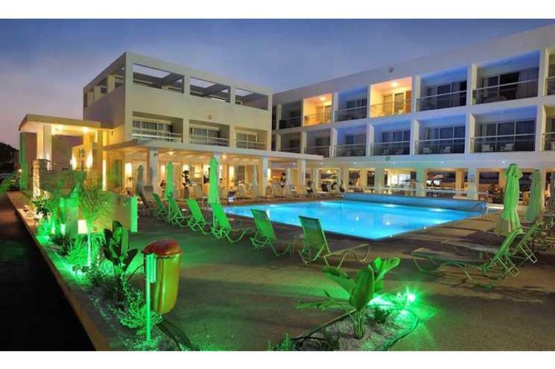 Nelia Gardens מלון